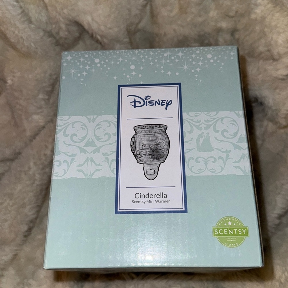 Scentsy Cinderella Scentsy Mini Warmer - NEW IN BOX - Picture 2 of 7